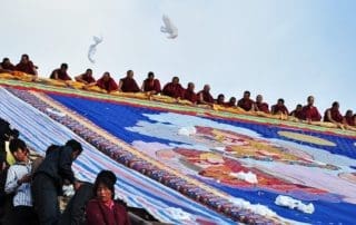 The Shoton Festival is not only a showcase of Tibetan performing arts but also a celebration of Tibetan Buddhism. It traditionally begins with the unveiling of a giant thangka (a religious painting) at Drepung Monastery, where people come to make offerings and receive blessings.