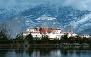 Seize the opportunity to immortalize the Potala Palace against enchanting backdrops before they're hidden from sight.